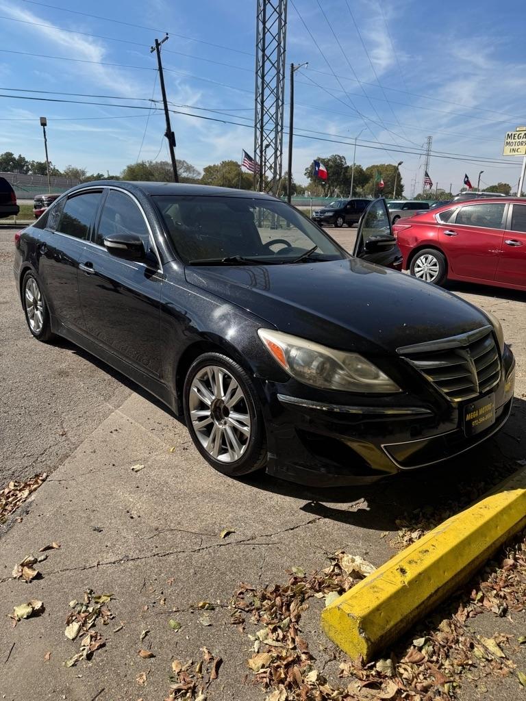 Hyundai Genesis  2013