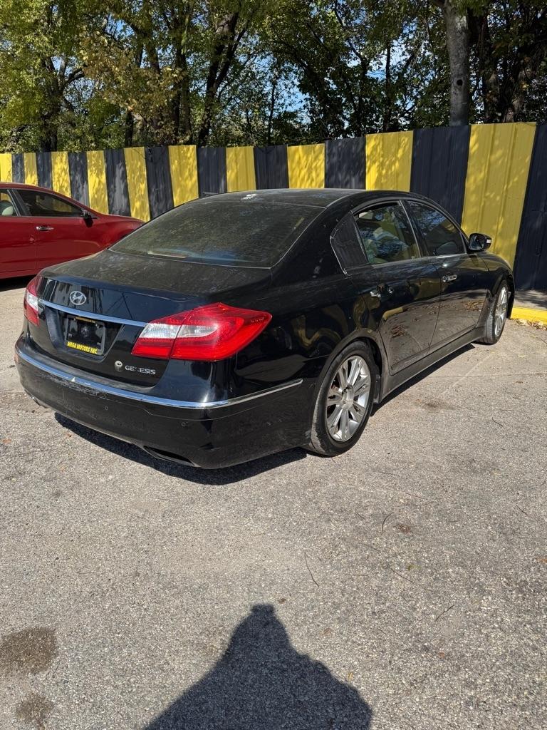 Hyundai Genesis  2013
