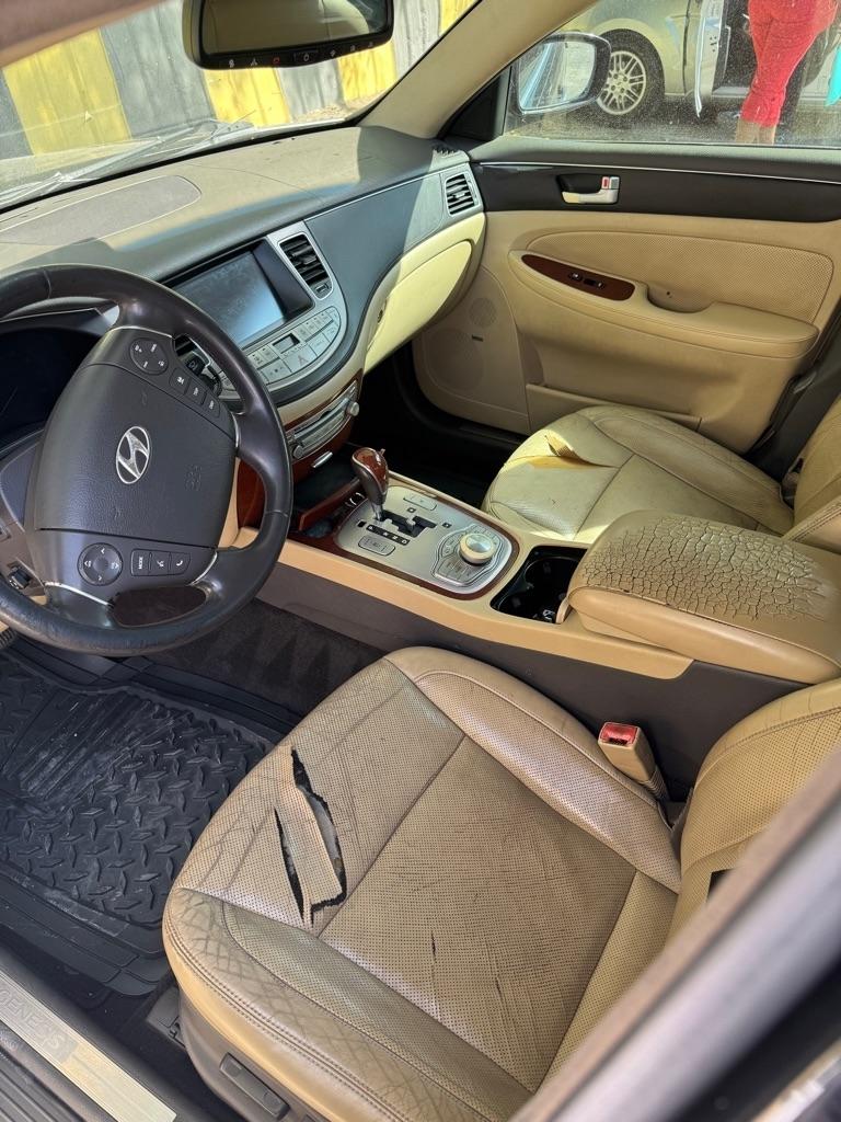Hyundai Genesis  2013