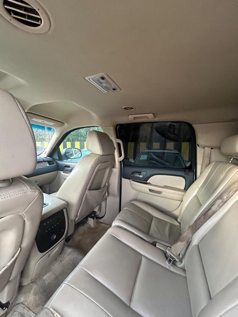 Chevrolet Suburban  2008