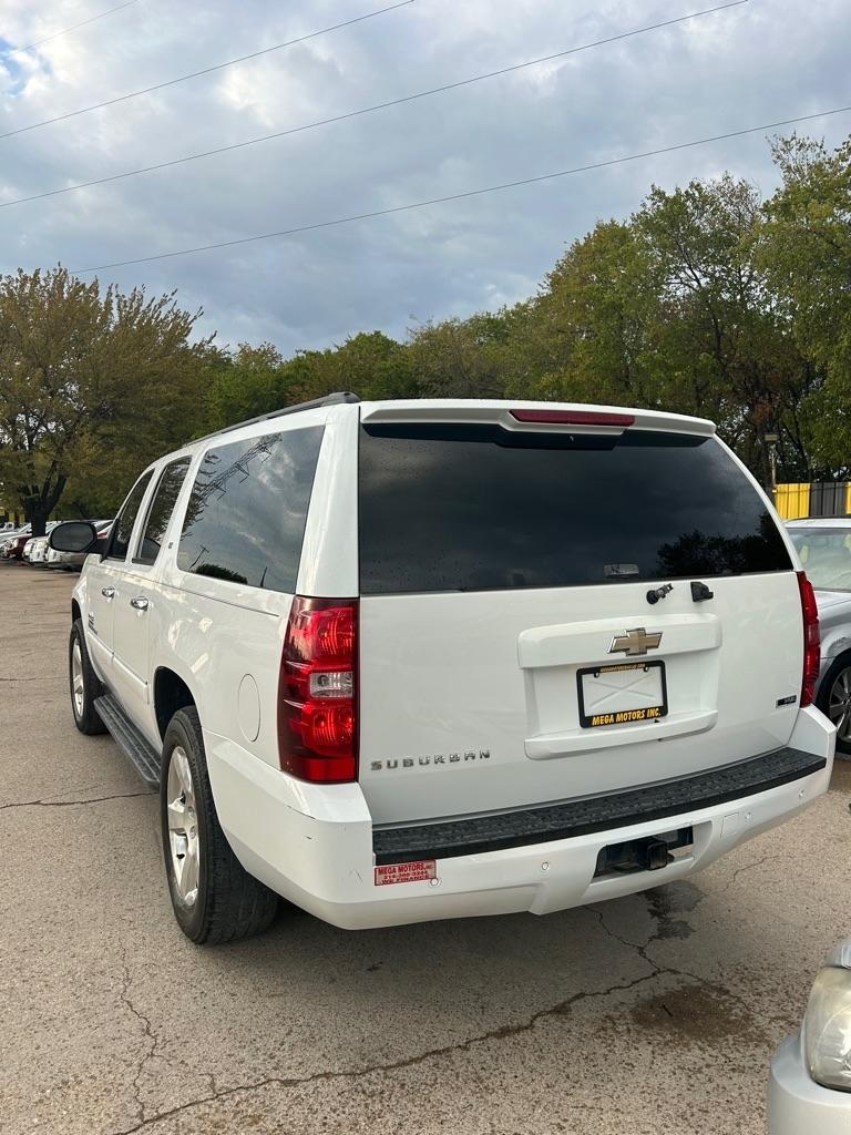 Chevrolet Suburban  2008