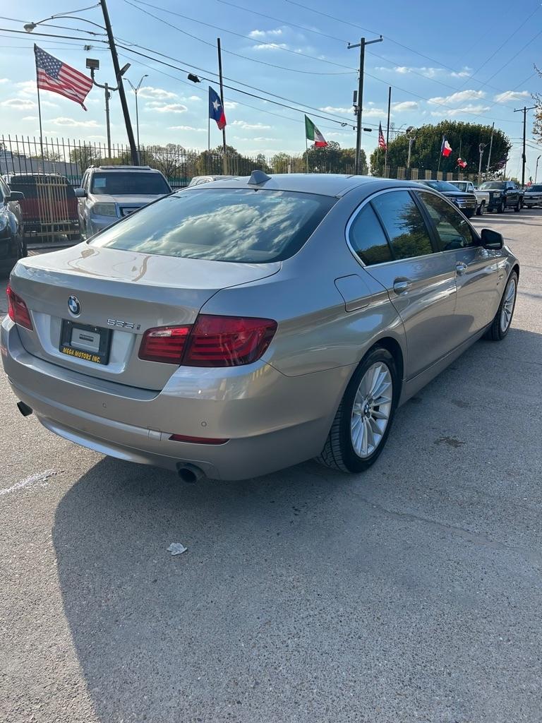 BMW 5-Series  2011