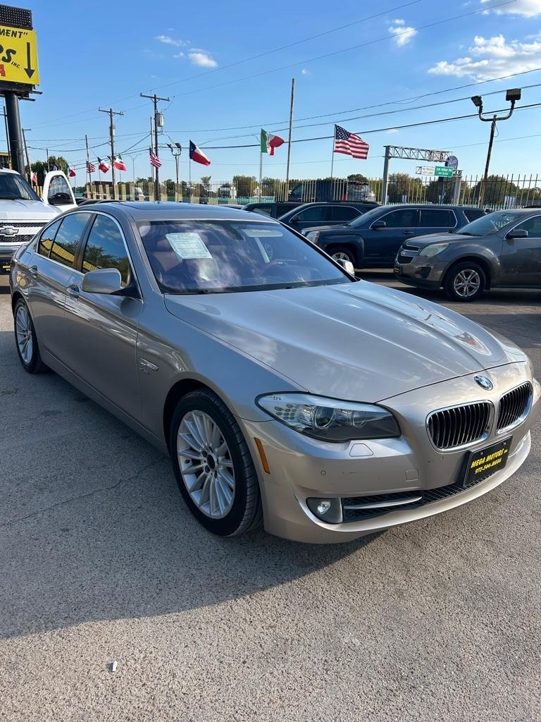 BMW 5-Series  2011