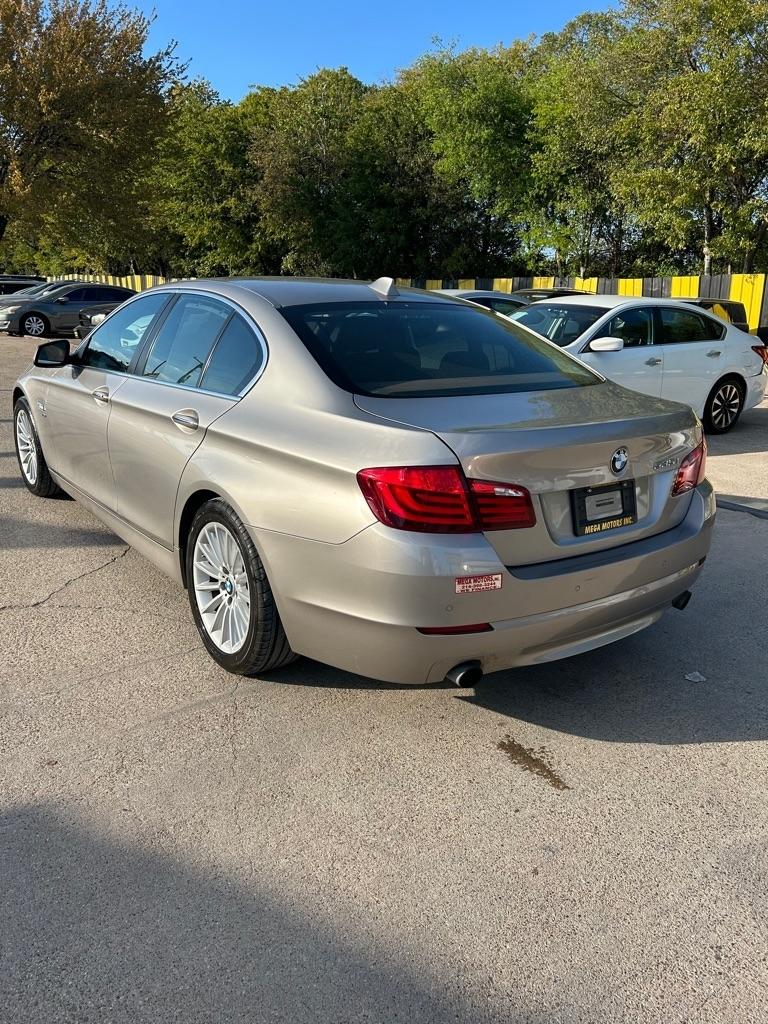 BMW 5-Series  2011