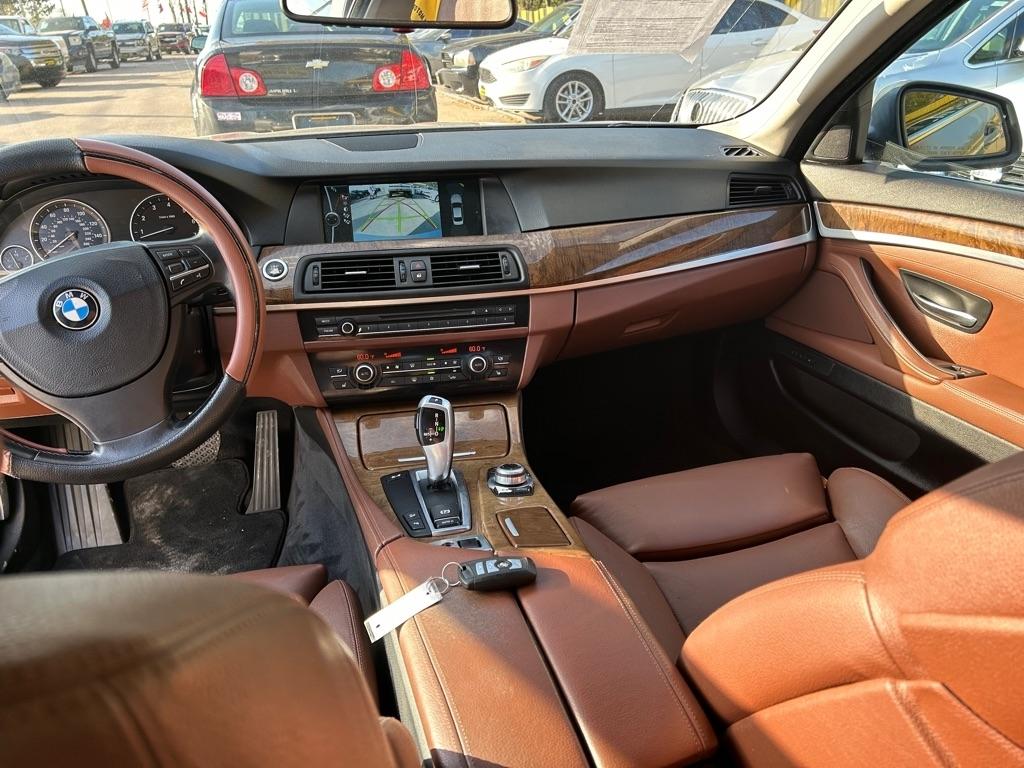 BMW 5-Series  2011