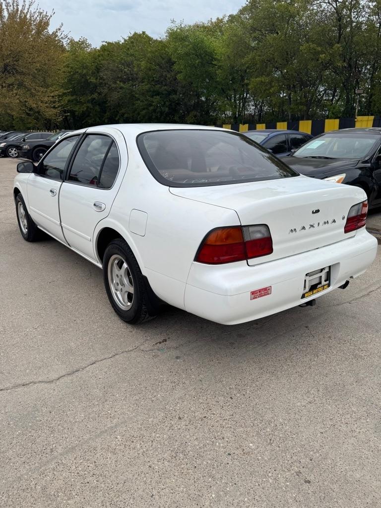 Nissan Maxima  1995