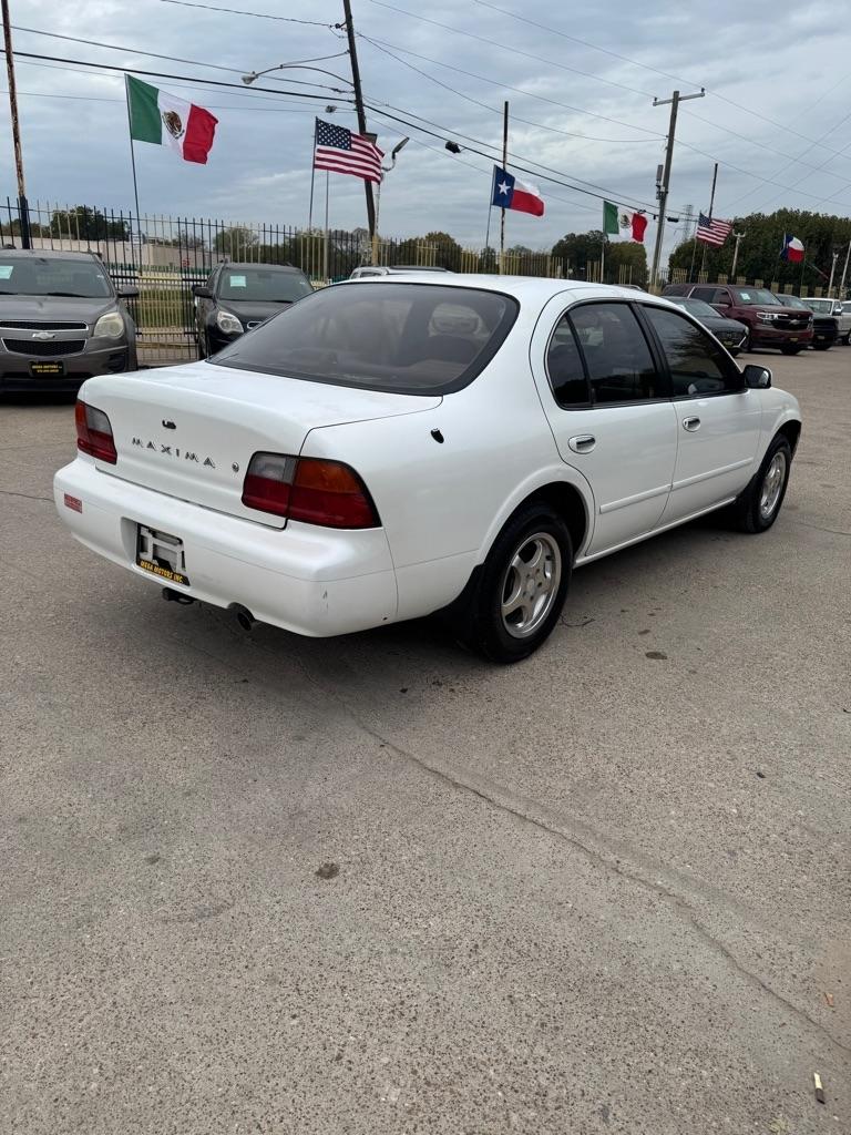 Nissan Maxima  1995