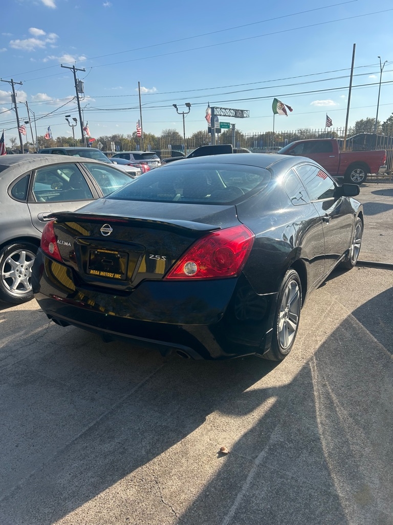 2013 Nissan Altima Coupe S's photo