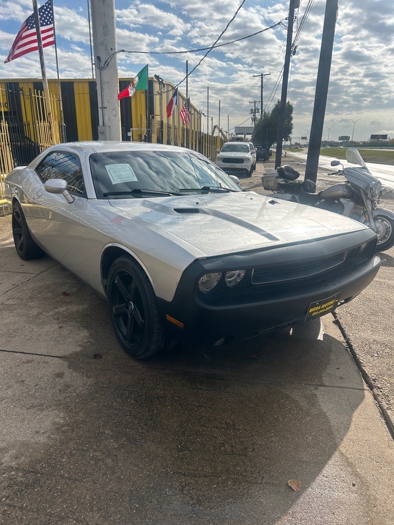2012 Dodge Challenger SXT's photo