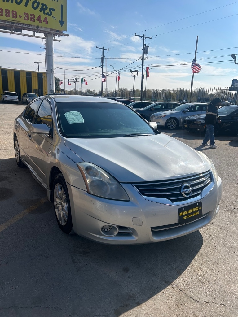 Nissan Altima  2012