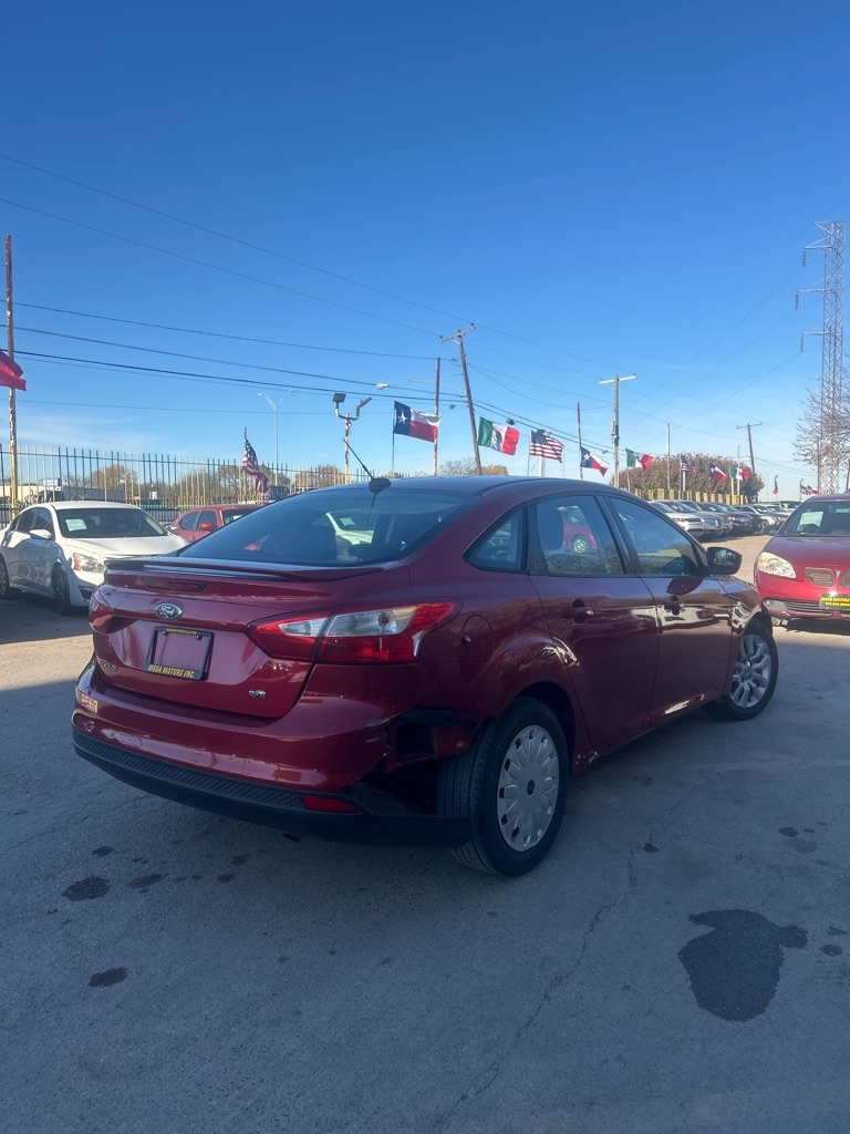 2012 Ford Focus SE's photo