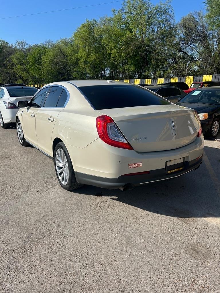 Lincoln MKS  2014