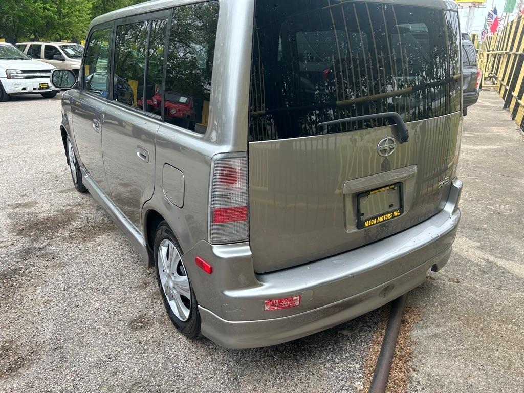 Scion xB  2005