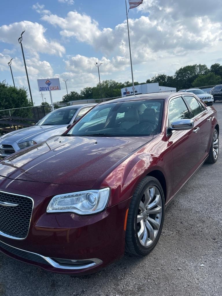 2018 Chrysler 300 Limited's photo