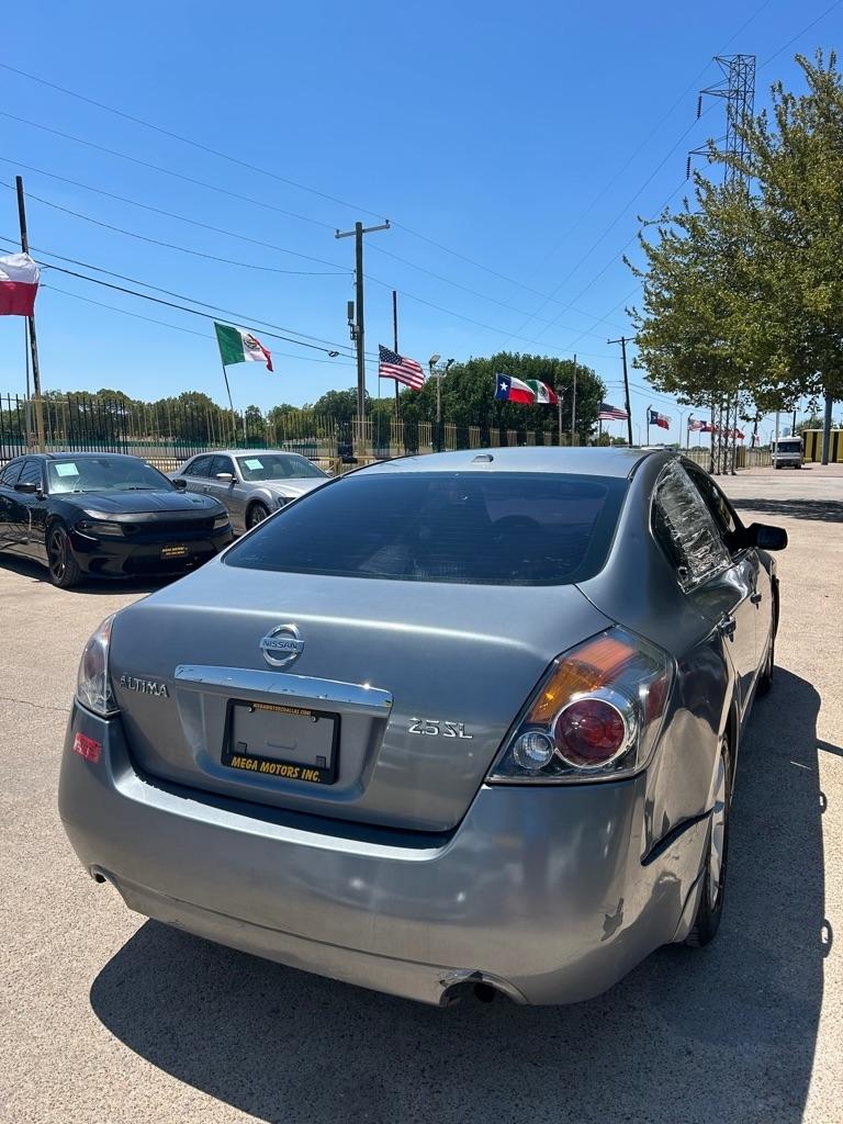 Nissan Altima  2009
