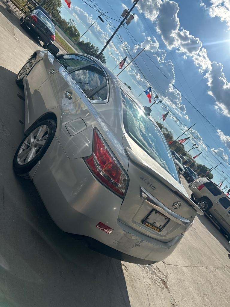 Nissan Altima  2015