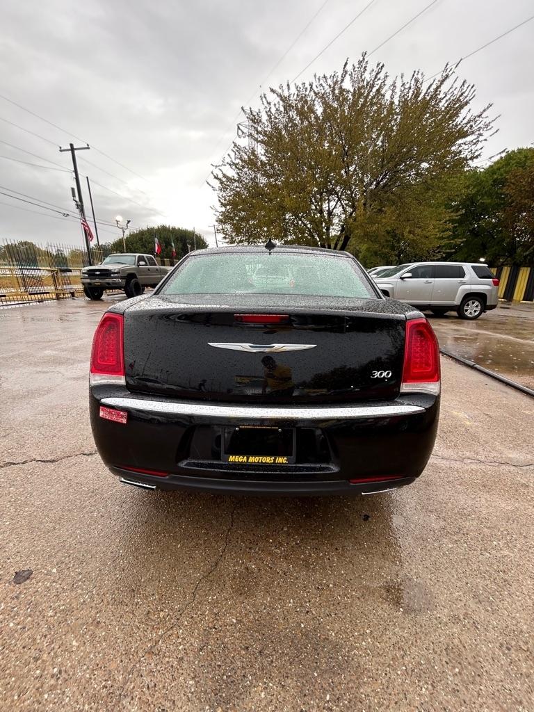 Chrysler 300  2016