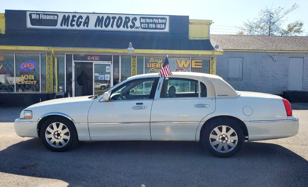 2004 Lincoln Town Car ULTIMATE
