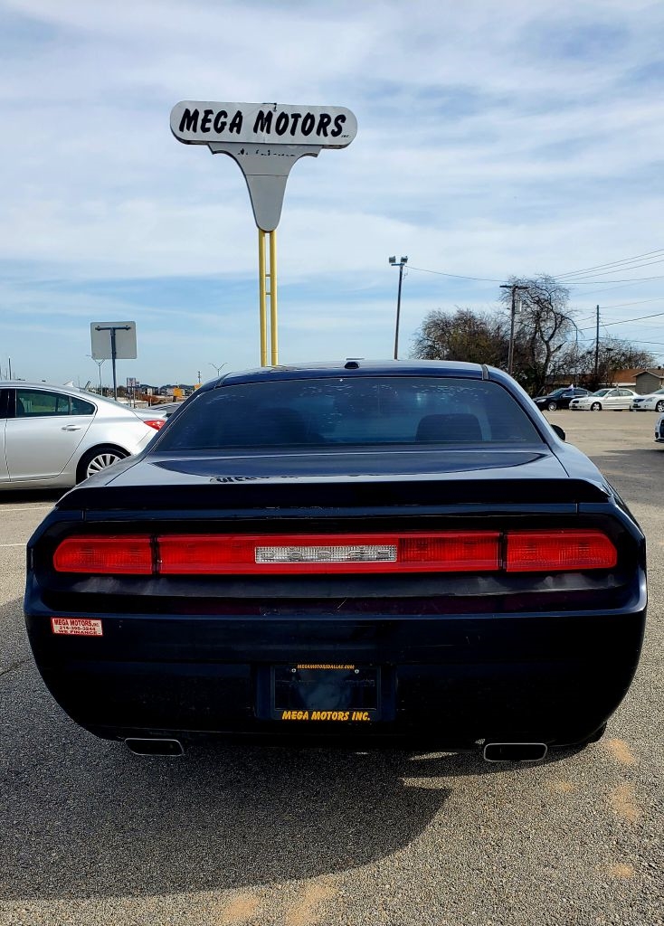 Dodge Challenger  2011