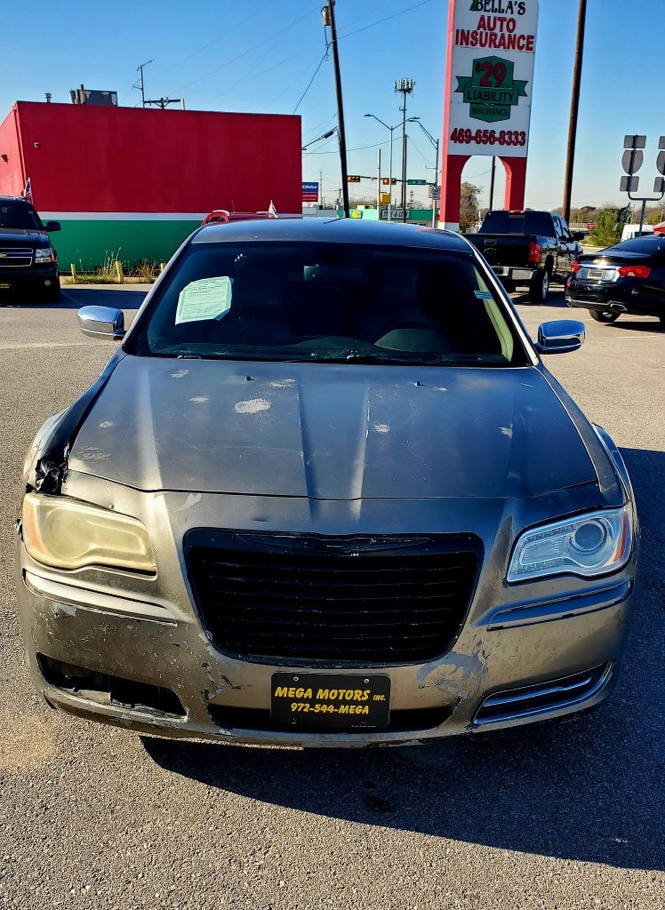 2014 Chrysler 300 Base's photo
