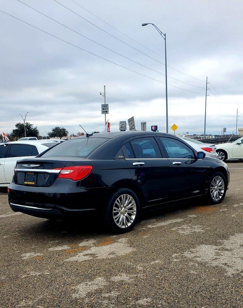 Chrysler 200  2012