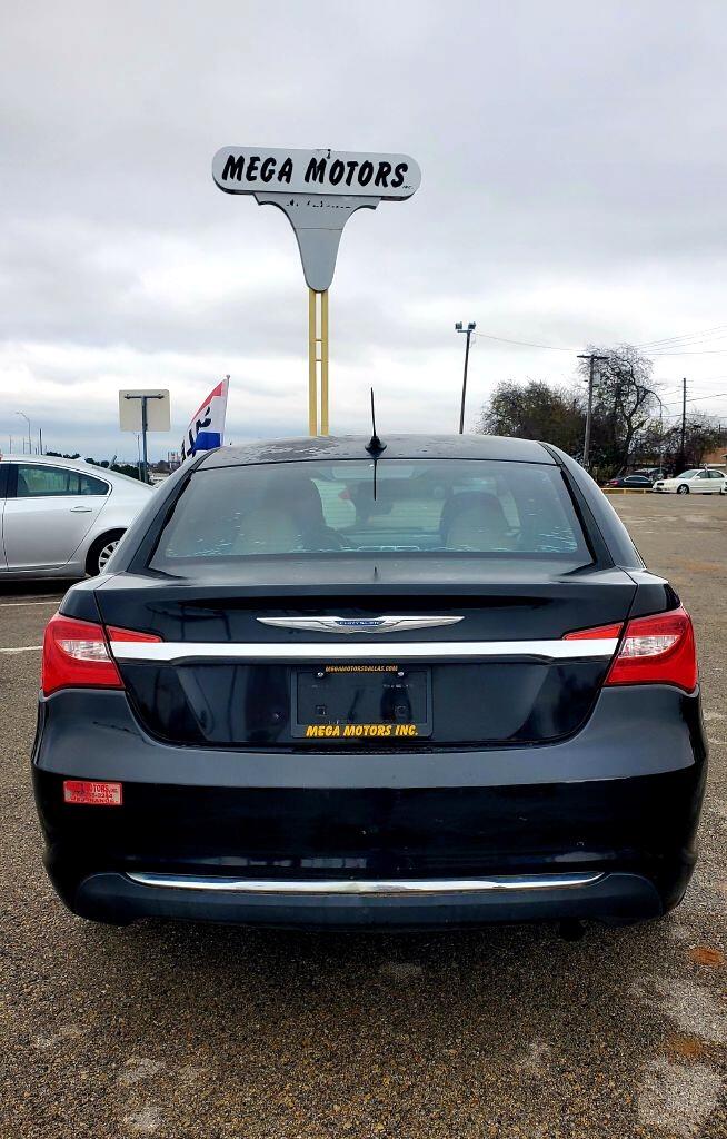 Chrysler 200  2012
