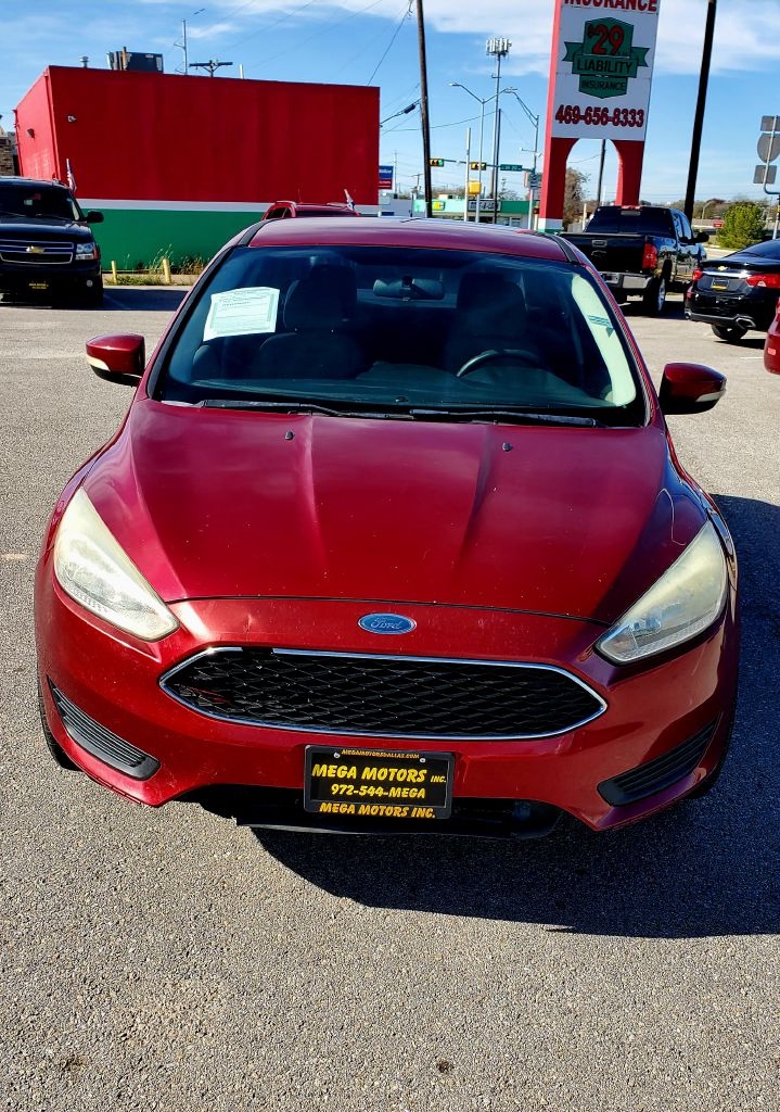 2016 Ford Focus SE's photo