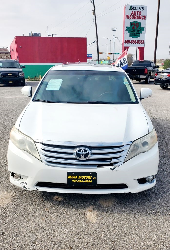 2011 Toyota Avalon Limited's photo