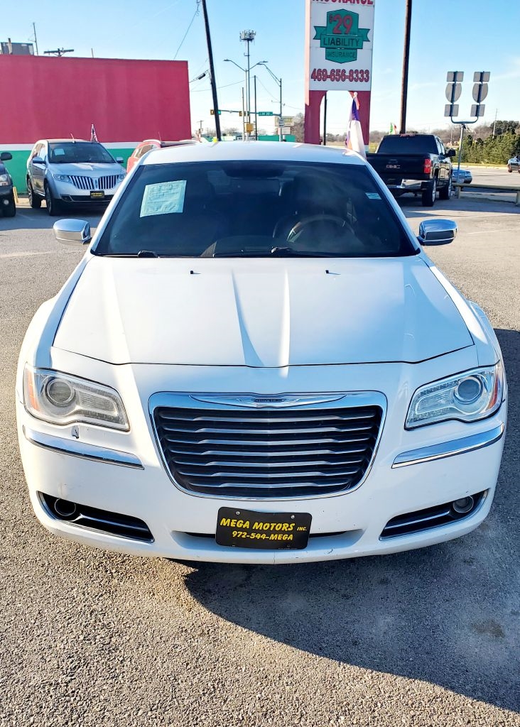 2012 Chrysler 300 Limited's photo