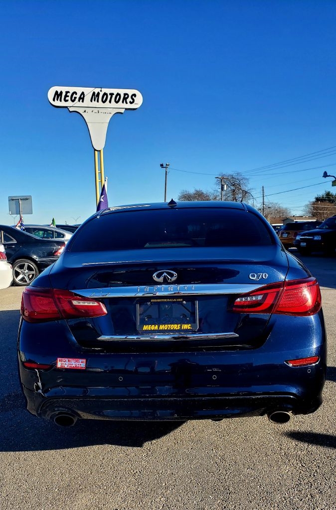 Infiniti Q70  2018