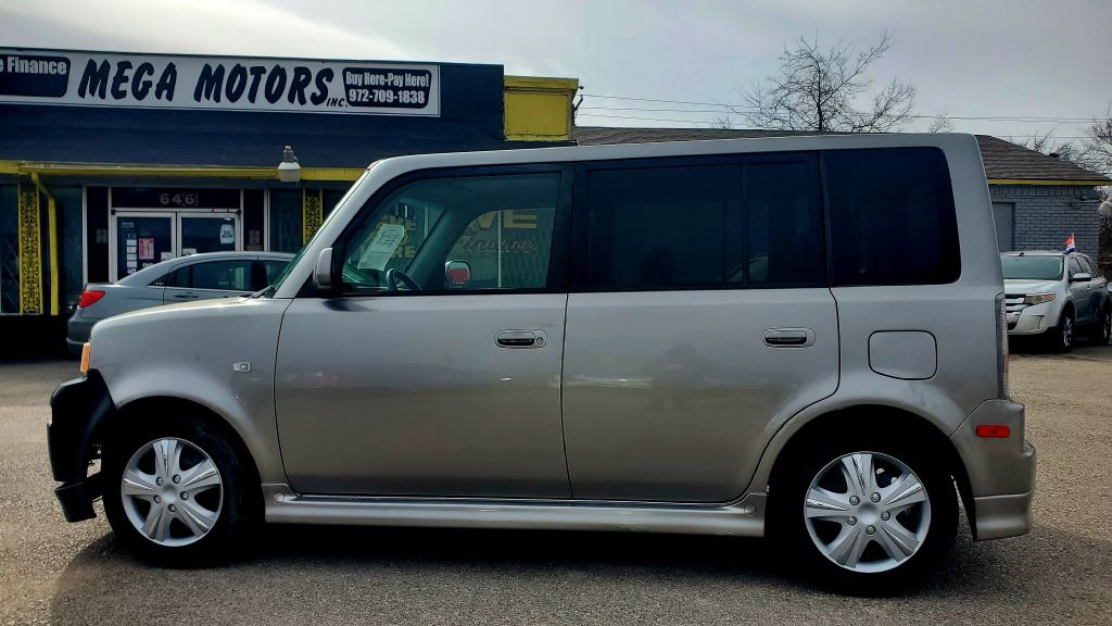 2005 Scion xB 