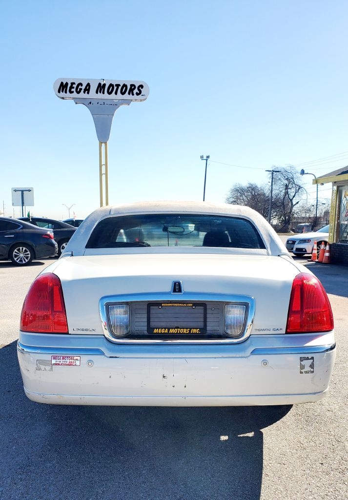 Lincoln Town Car  2003