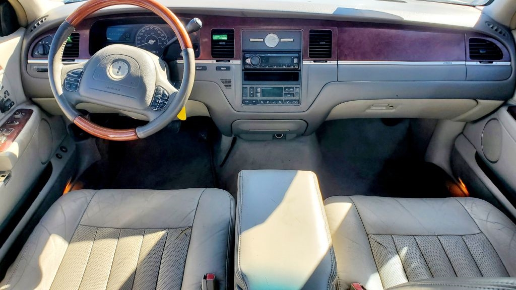 Lincoln Town Car  2003
