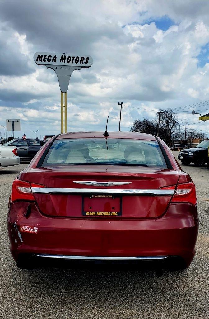 Chrysler 200  2013
