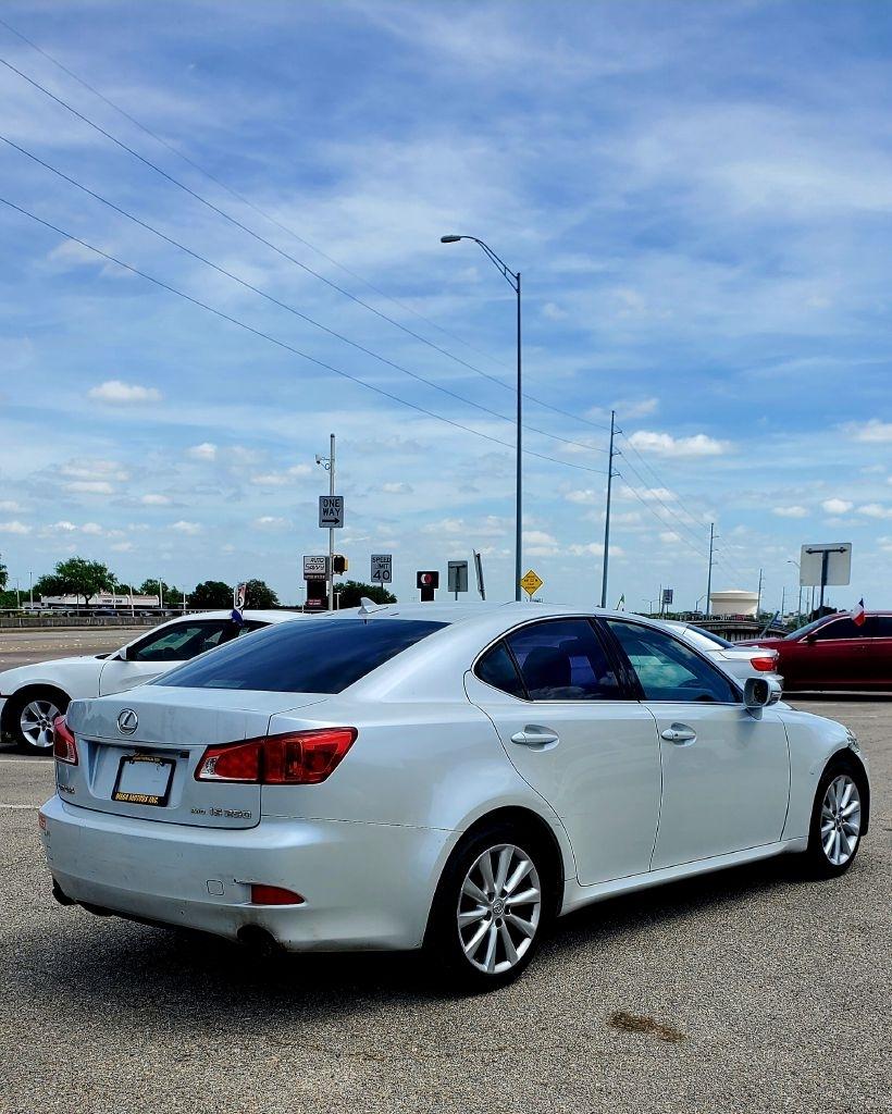 Lexus IS  2010