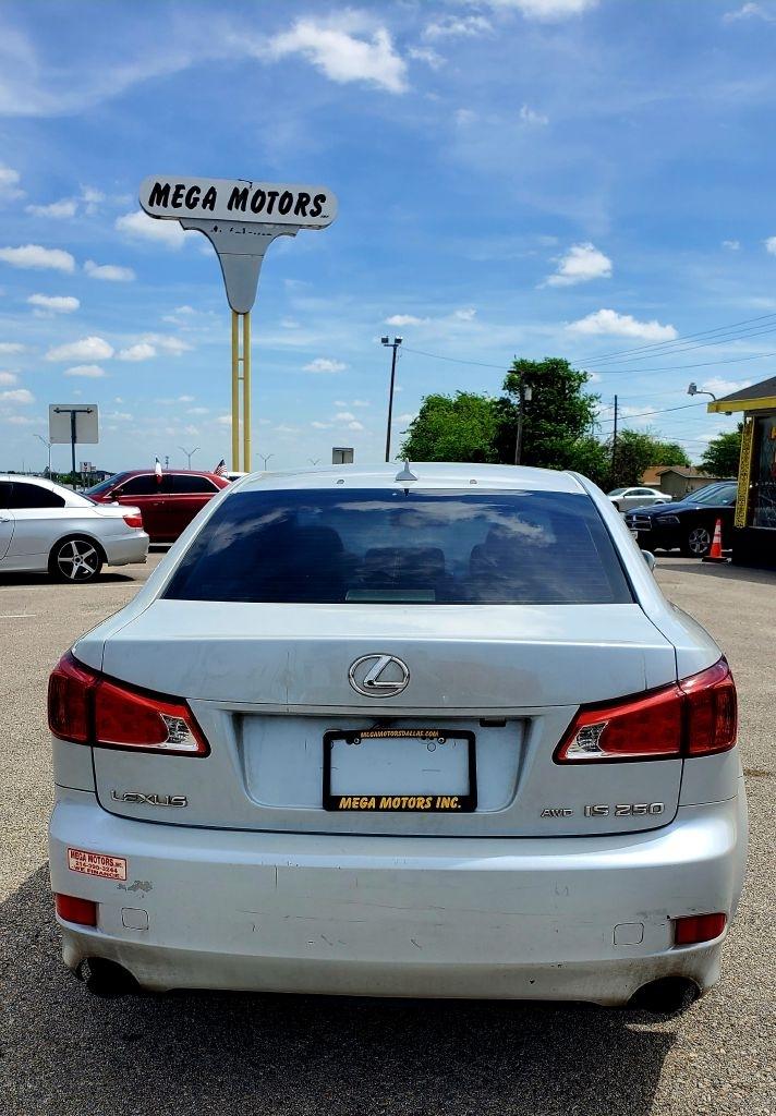 Lexus IS  2010