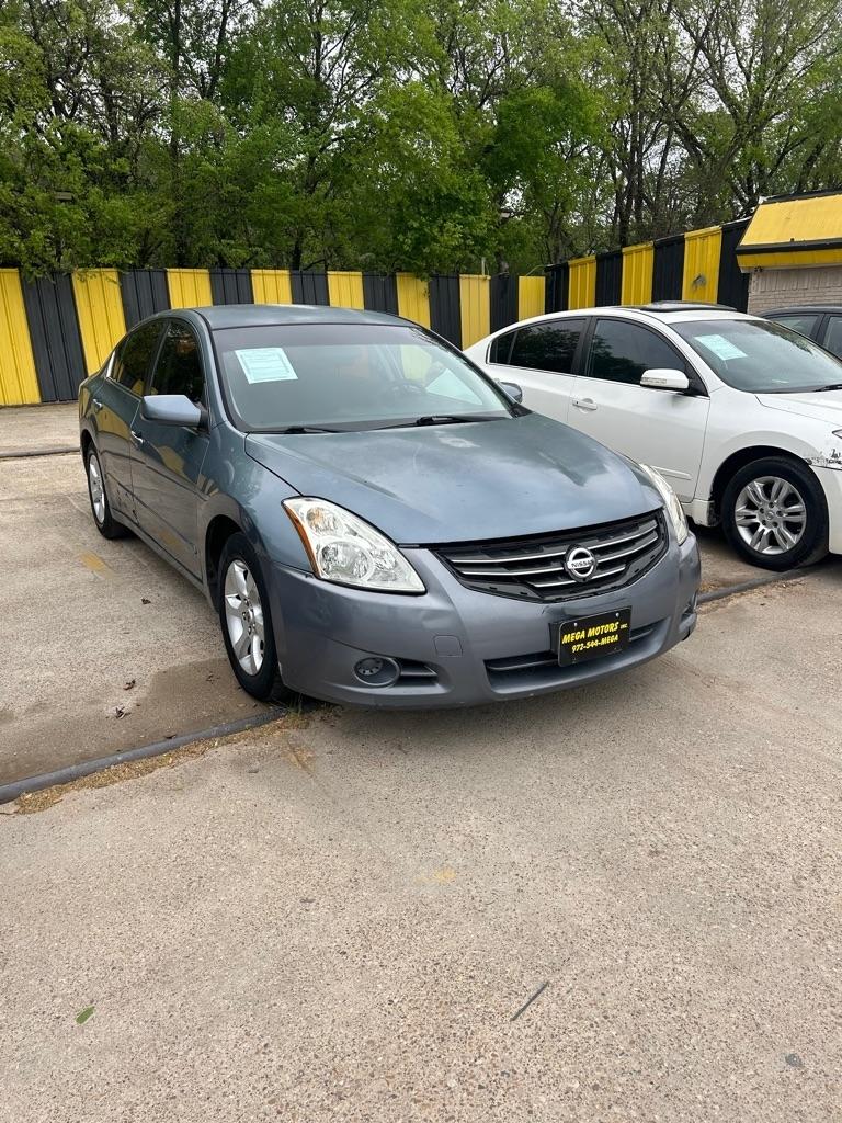 Nissan Altima  2010