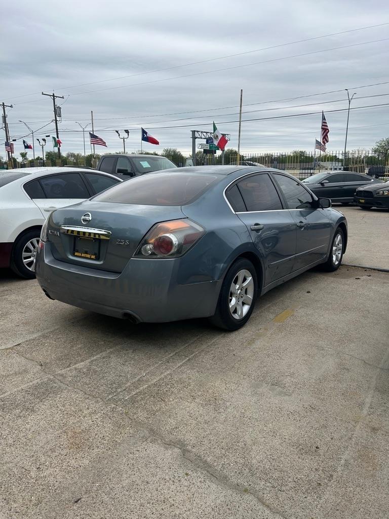 Nissan Altima  2010