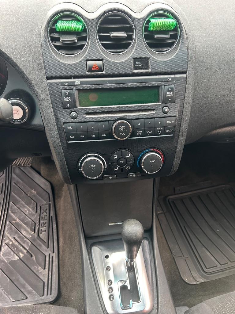 Nissan Altima  2010