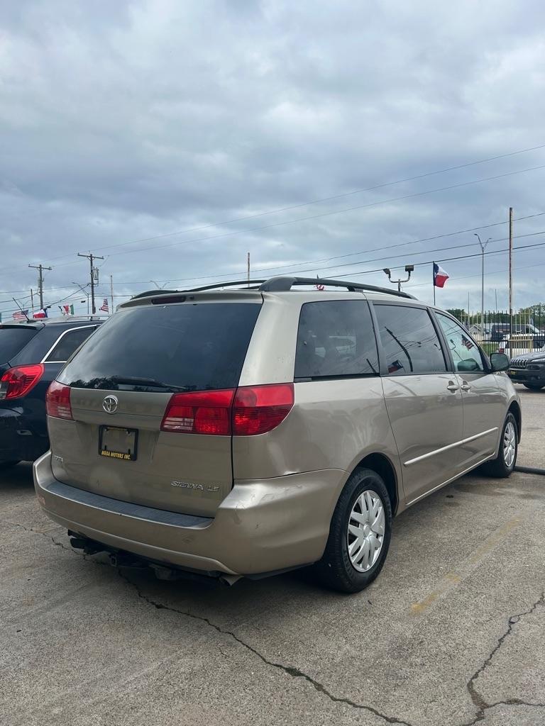 Toyota Sienna  2004