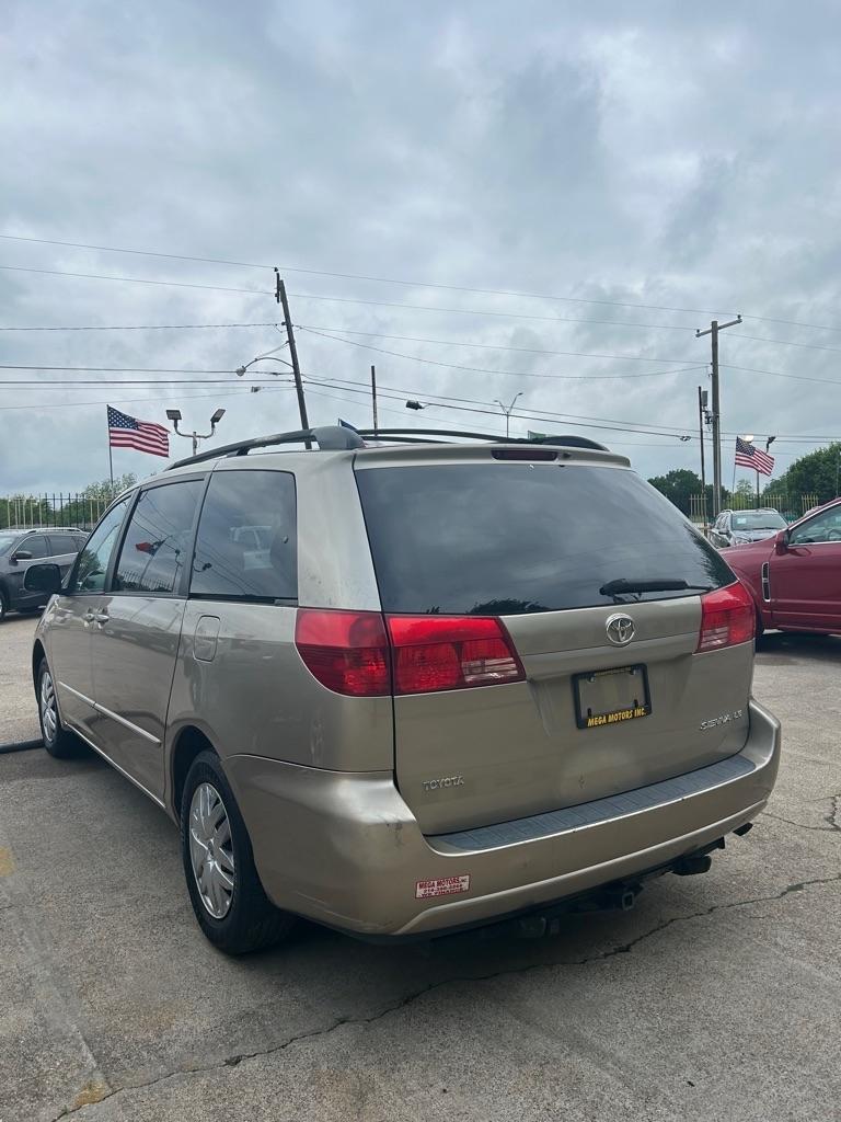 Toyota Sienna  2004