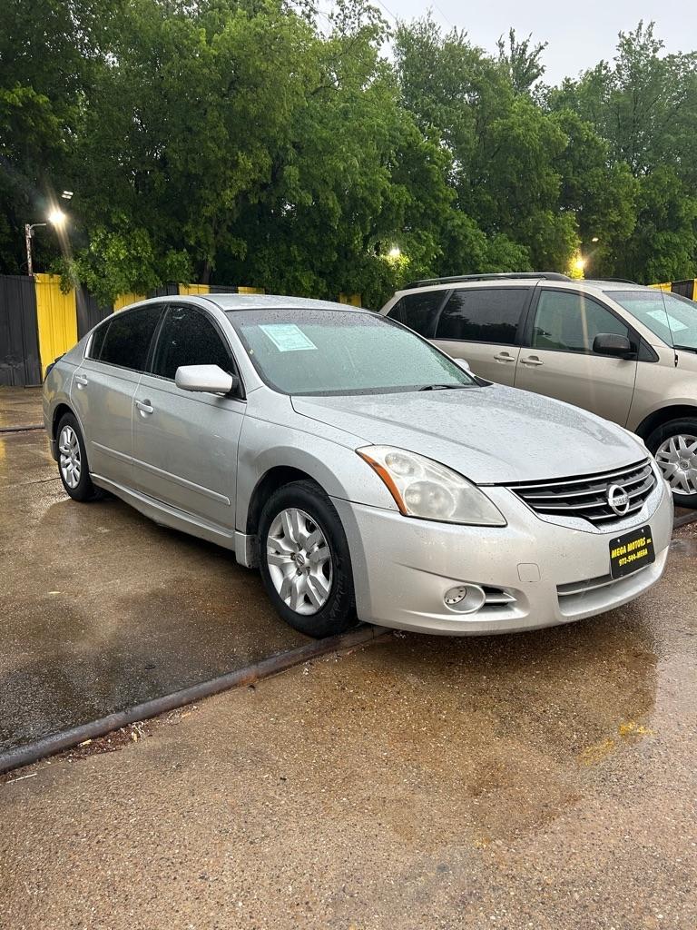 Nissan Altima  2012