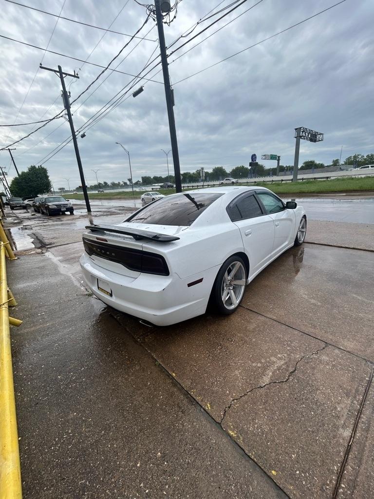2013 Dodge Charger SE's photo