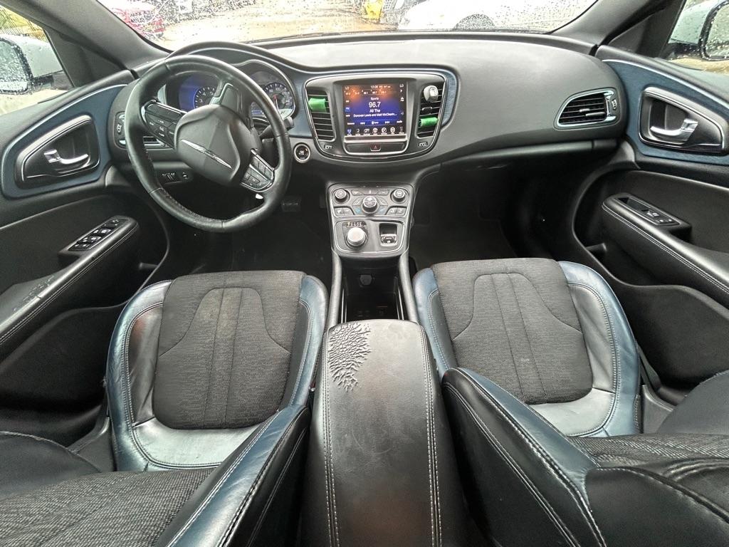 Chrysler 200  2016