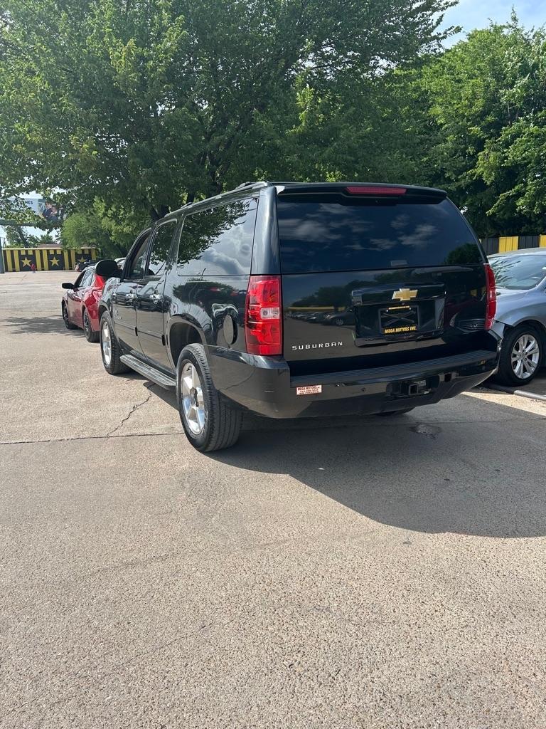 Chevrolet Suburban  2013