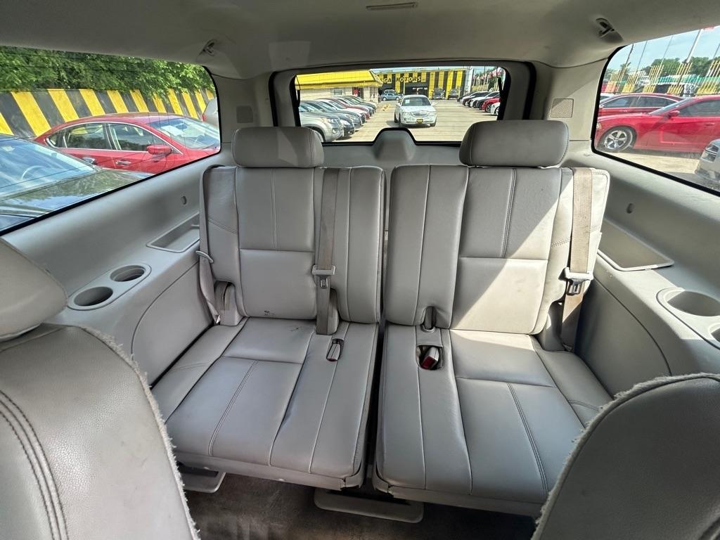Chevrolet Suburban  2013