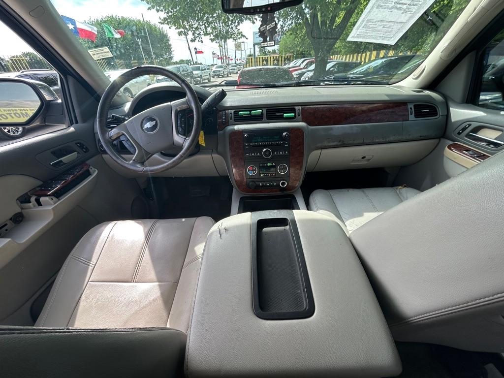 Chevrolet Suburban  2013