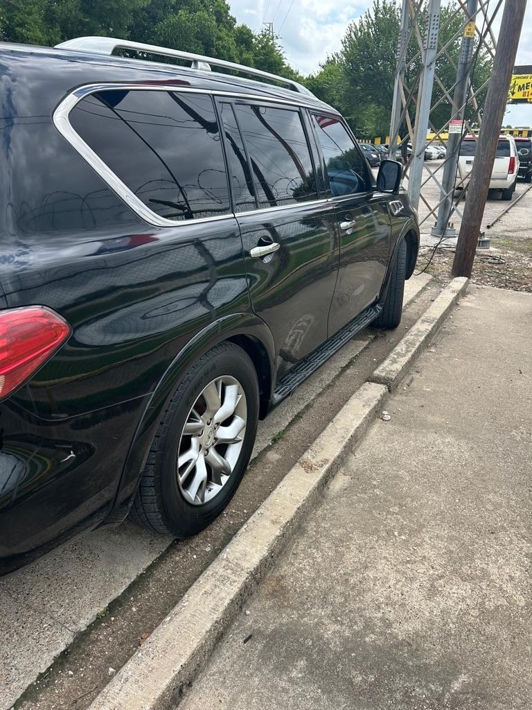 Infiniti QX56  2011