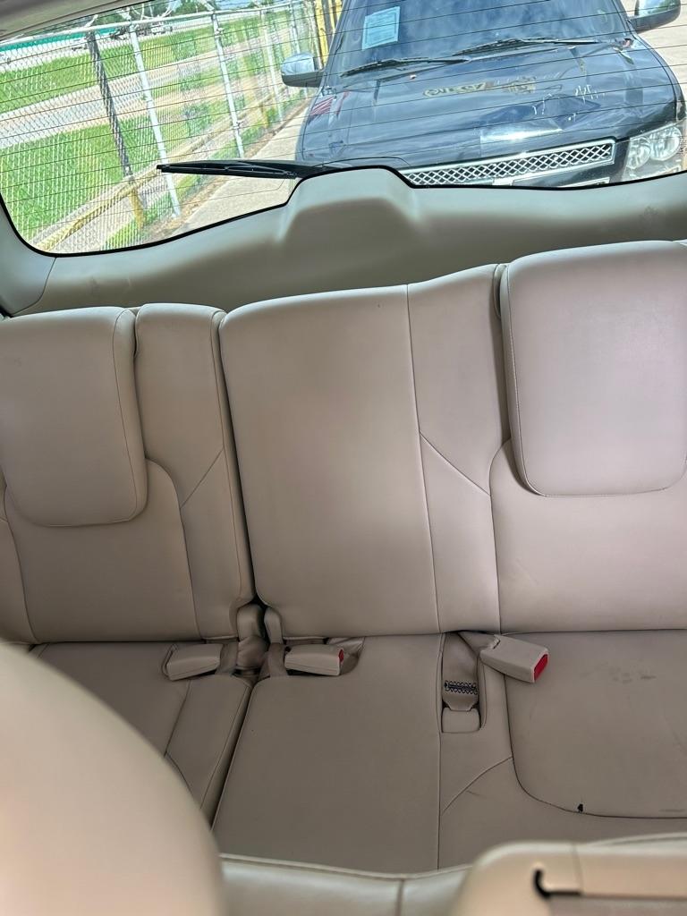 Infiniti QX56  2011