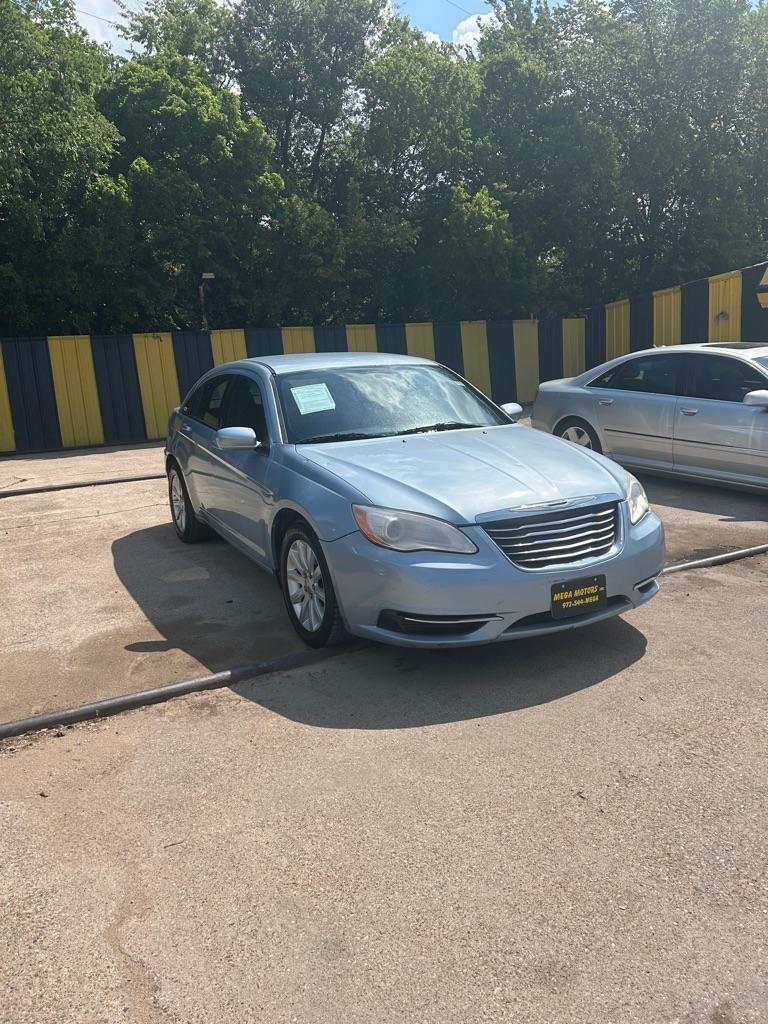 Chrysler 200  2013